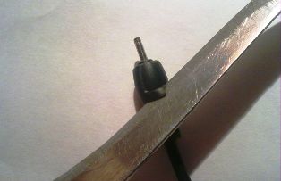 Снимаем со штекера покрытие из резины