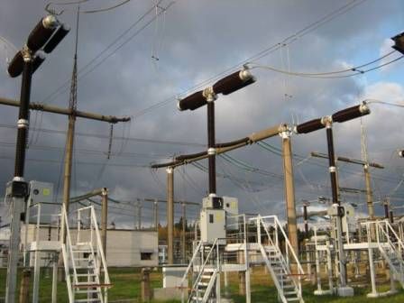 современный трехфазный выключатель линии 330 kV