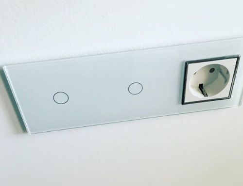 Двойной выключатель с розеткой