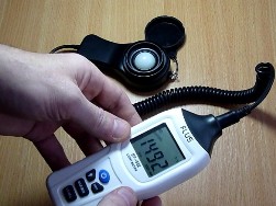 Как пользоваться и проводить измерения освещенности люксметром